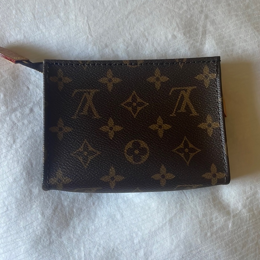Louis Vuitton toiletry case 15